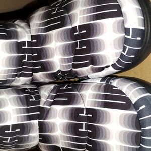 Winter Women's Ugg black & white size 9